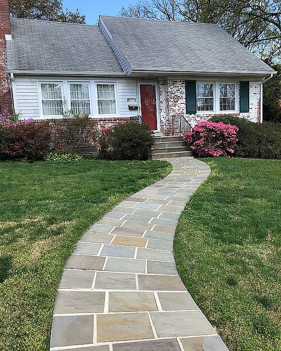 1st image of 611 Crestwood Dr