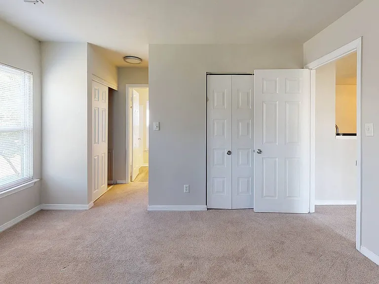 Montclair Apartments — Photo 14