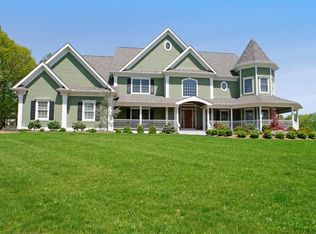 39 Oak Ridge Dr, Newtown, CT 06470