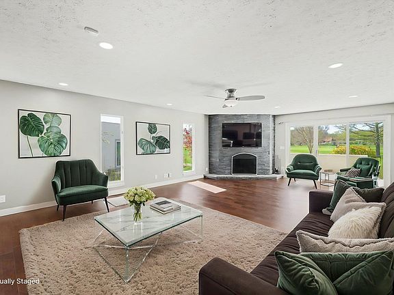 4th image of 26 E Via Roma St