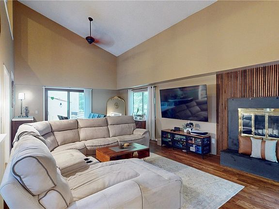 3rd image of 794 Hampton Ridge Dr