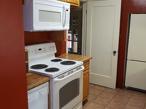 Main Kitchen 2