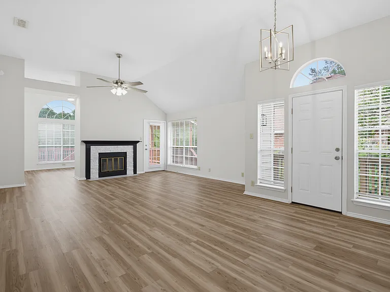 3921 Habersham — Photo 3