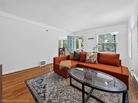 4th image of 10017 Hart Ave