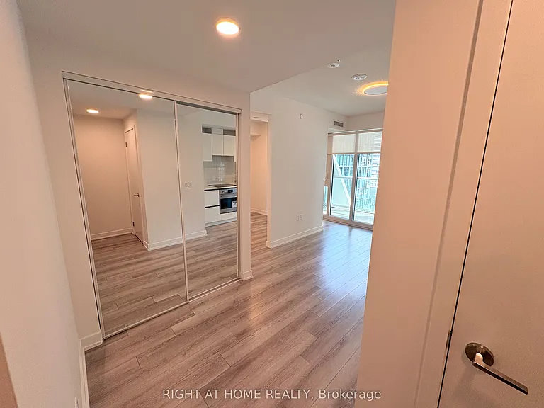 230 Simcoe St #1436 — Photo 7