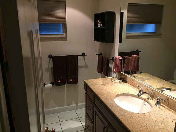3rd image of 4105 Lakespur Cir N