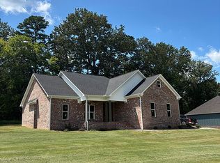 139 River Dr, Tuscumbia, AL 35674