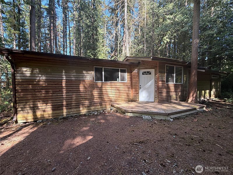 4th image of 42062 Cedar Street