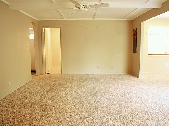 4th image of 624 Ball St