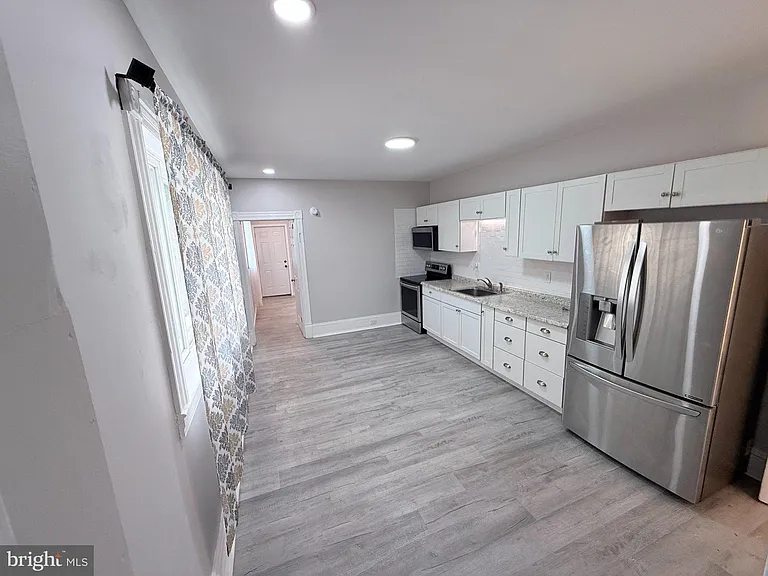 1325 W Norwegian St — Photo 7