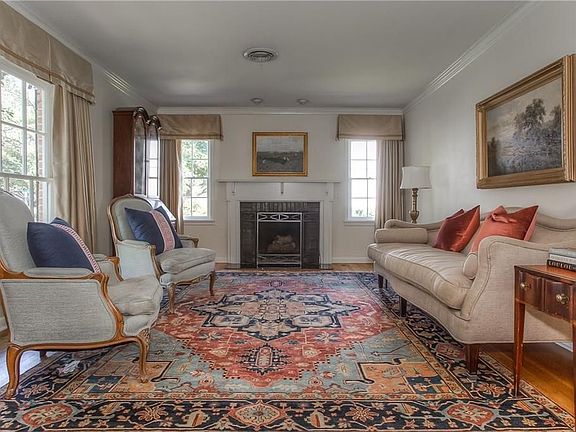 4th image of 209 Williamsburg Ln