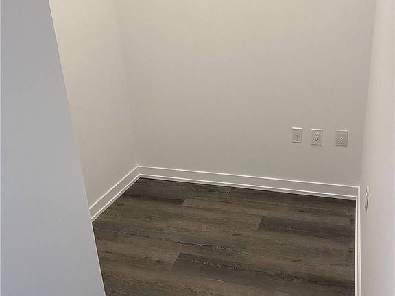 3rd image of 5055 Greenlane #519