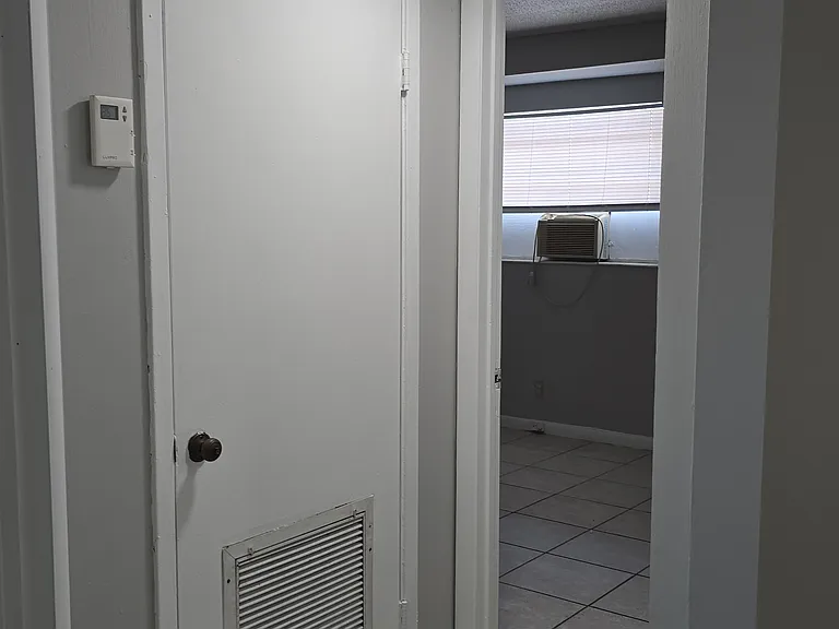 1518 W 20th St #1 — Photo 9