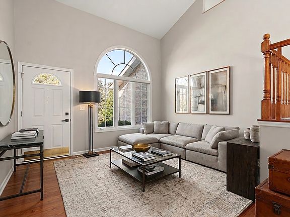 3rd image of 5000 Vernon Park Pl