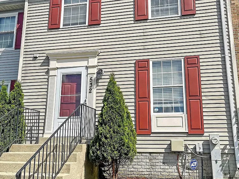 532 Imperial Sq — Photo 2