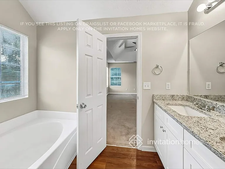 10 Summer Breeze Ct — Photo 16