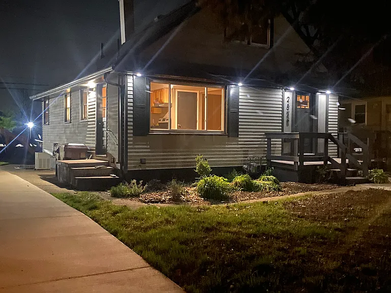 park lights go off slightly after dusk, but you can see them in the background.