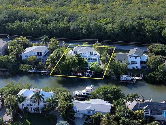 3rd image of 1740 Dixie Beach Blvd