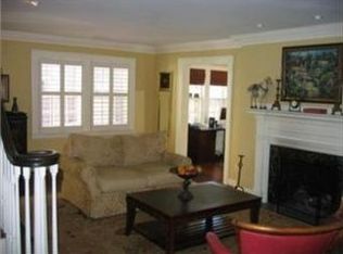 7059 Edgevale Rd, Kansas City, MO 64113