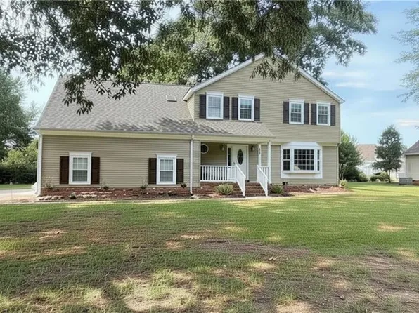 22 Valmoore Dr, Poquoson, VA 23662