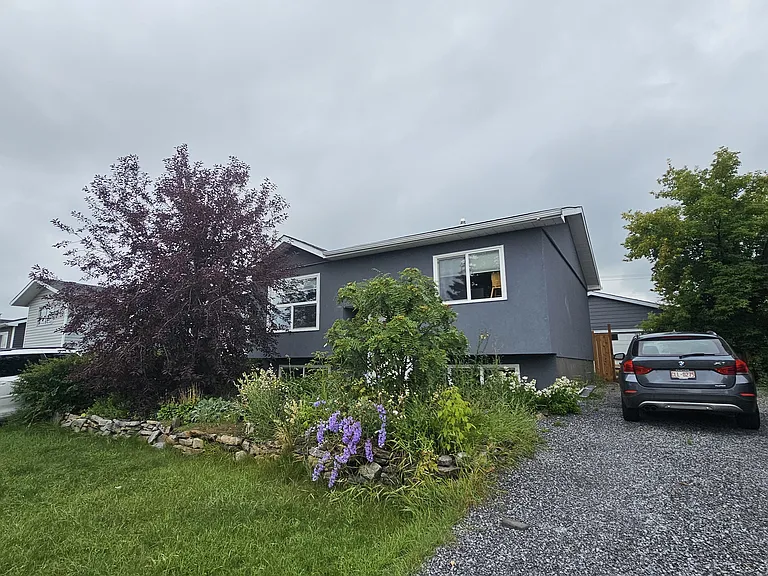 76 E Rundle Pl SW — Photo 1
