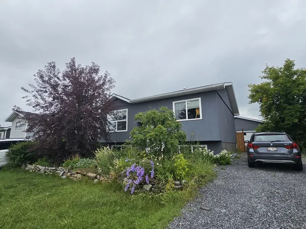 76 E Rundle Pl SW, Airdrie, AB T4B 1A3
