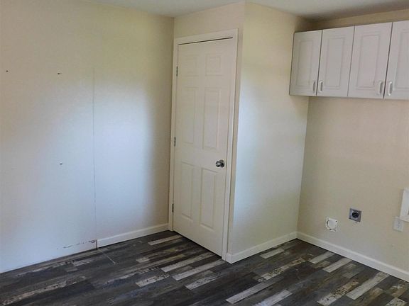 5th image of 203 E Ann Dr