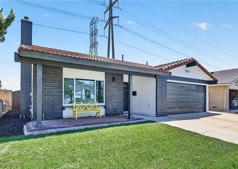 12412 Viarna St