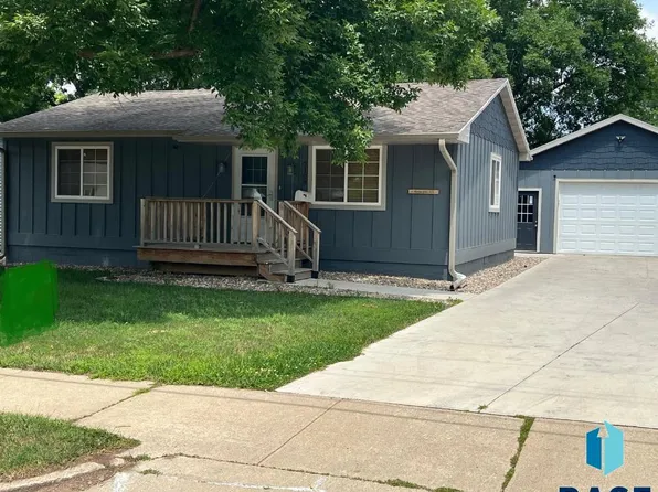 3108 E 12th St, Sioux Falls, SD 57103