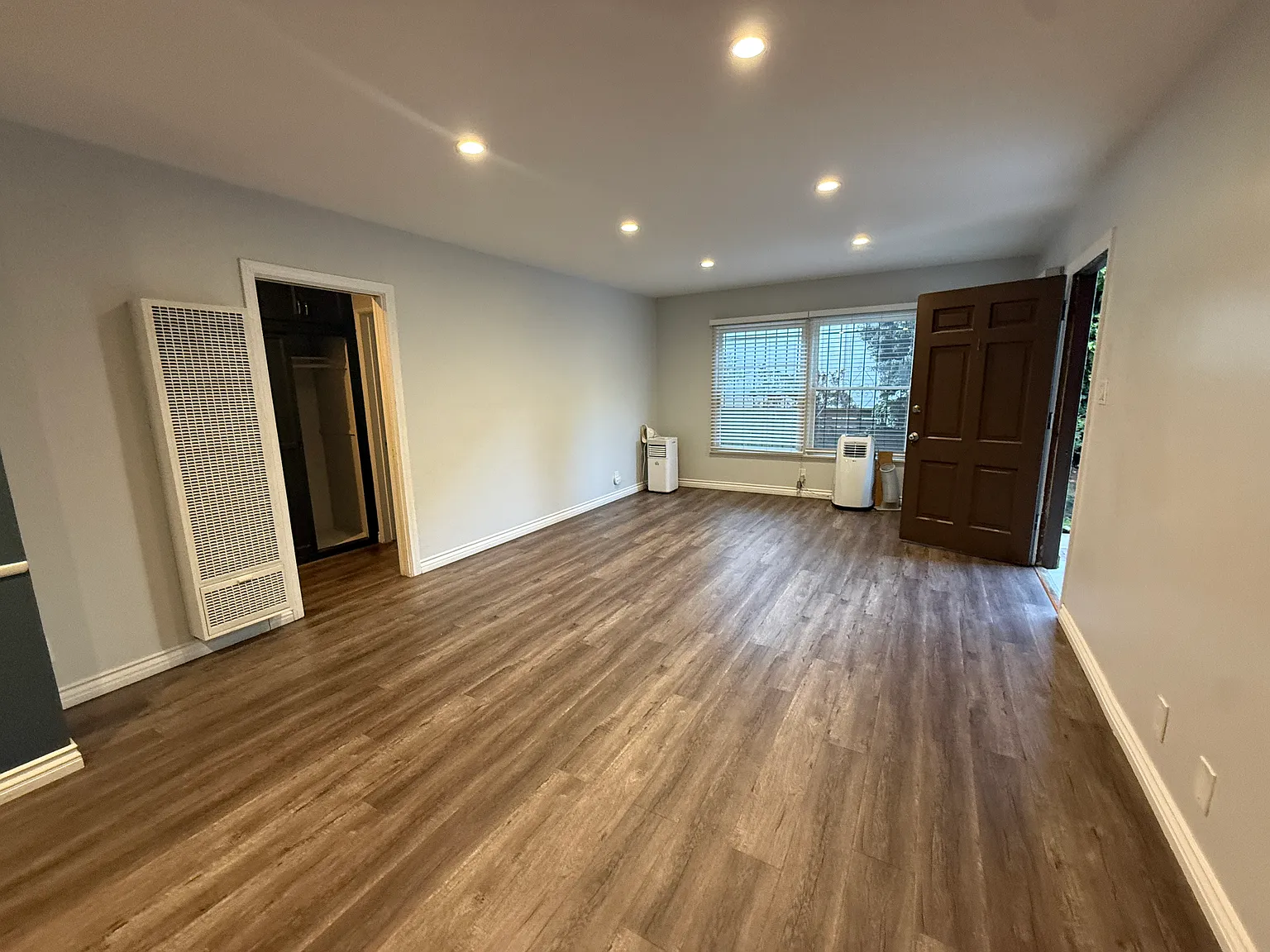 2 bed, 1.5 bath, 750 sqft, $2,995 — Photo 2