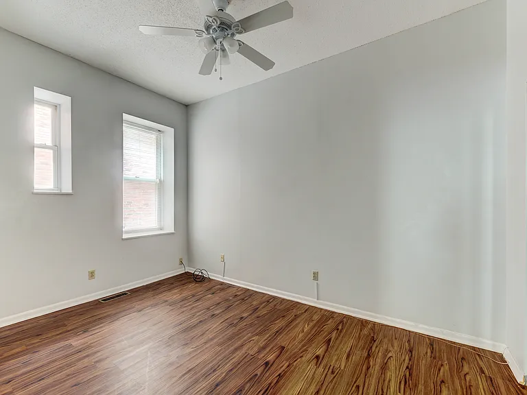 4319 Lindell Blvd #D — Photo 11