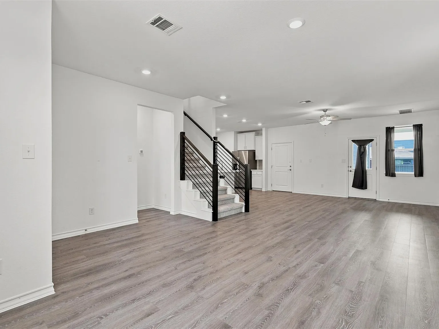4 bed, 3.0 bath, 1931 sqft, $2,350 — Photo 4