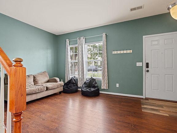 4th image of 107 Castleton Cir