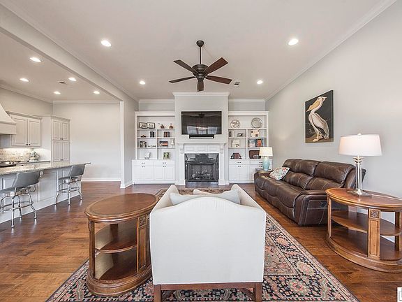 3rd image of 2812 Carondelet Ln