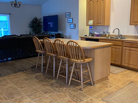 5th image of 1401 E June Dr