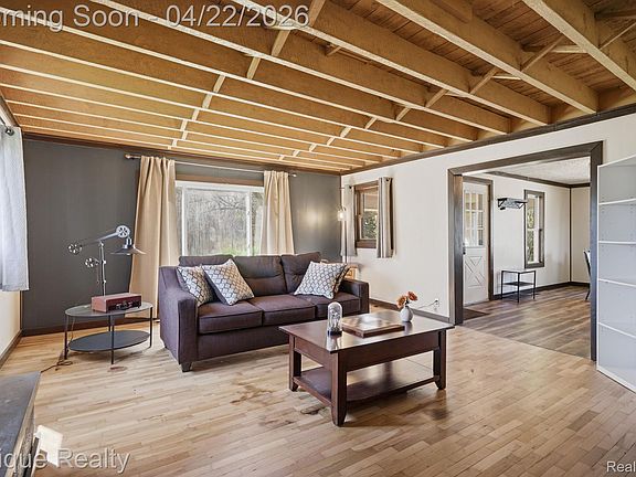 5th image of 3272 Barnes Rd