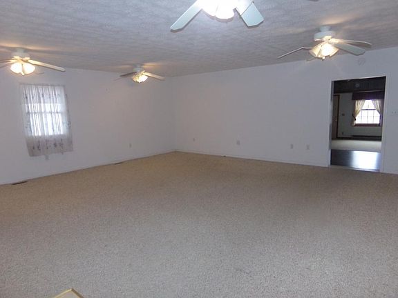4th image of 864 Independence Dr E