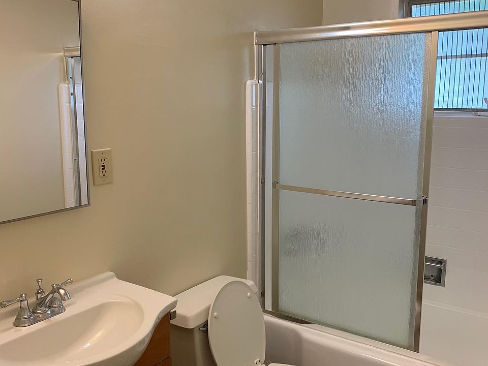 2nd image of 605 S Adams St APT D