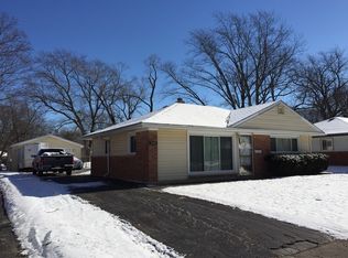 326 Blackhawk Dr, Park Forest, IL