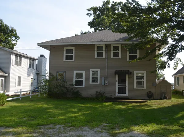 8337 E Wade Ln, North Webster, IN 46555