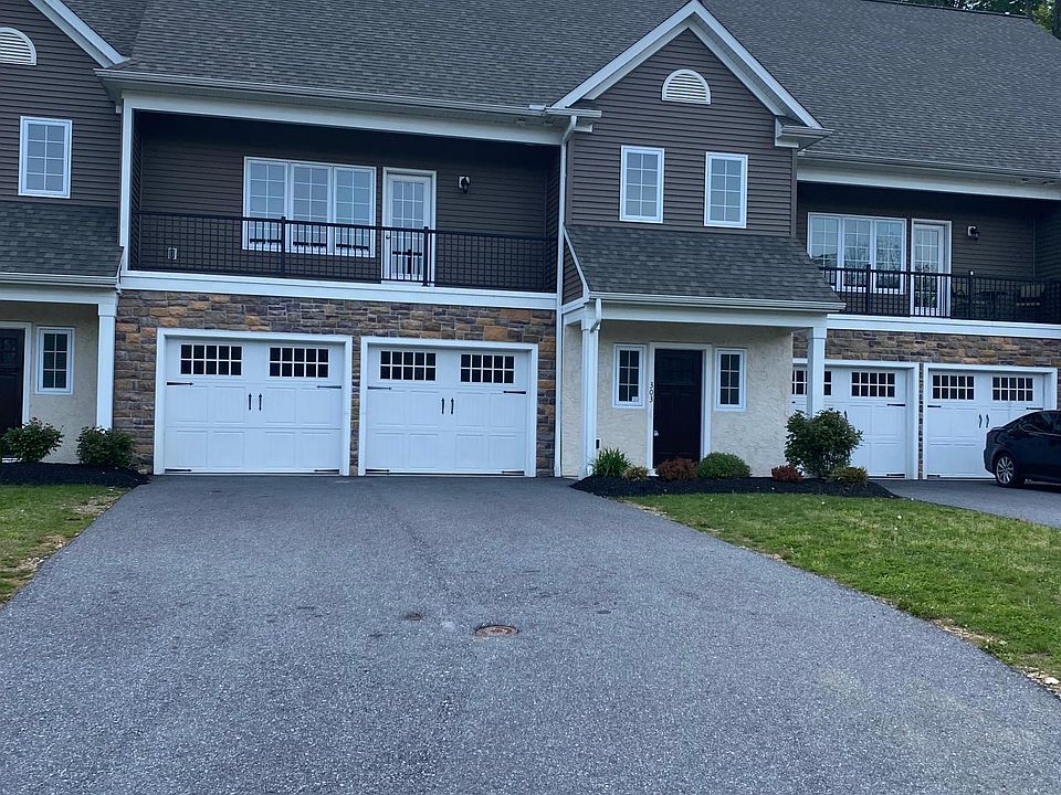 303 Landon Way, Lancaster : Two car garage, Large driveway, Balcony, Large entry way