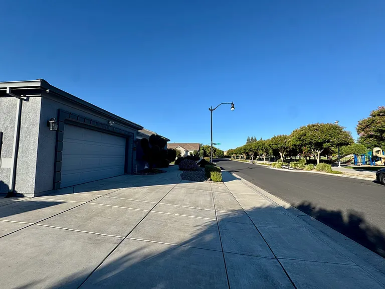 1021 S Nutmeg Landing Ct — Photo 3