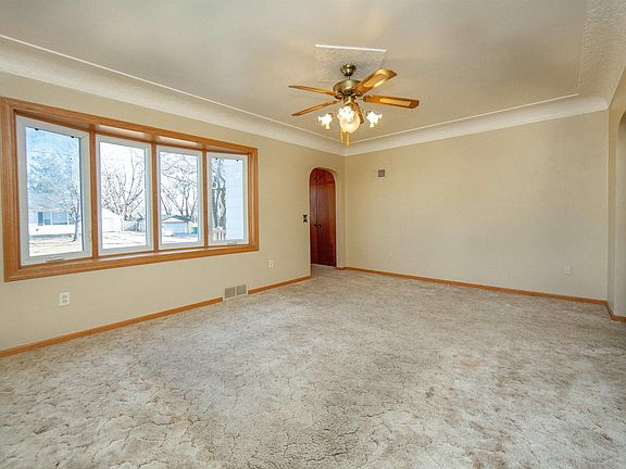 5th image of 122 Marie Ave