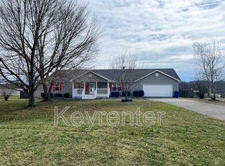 1611 Sams Dr, Dandridge, TN 37725