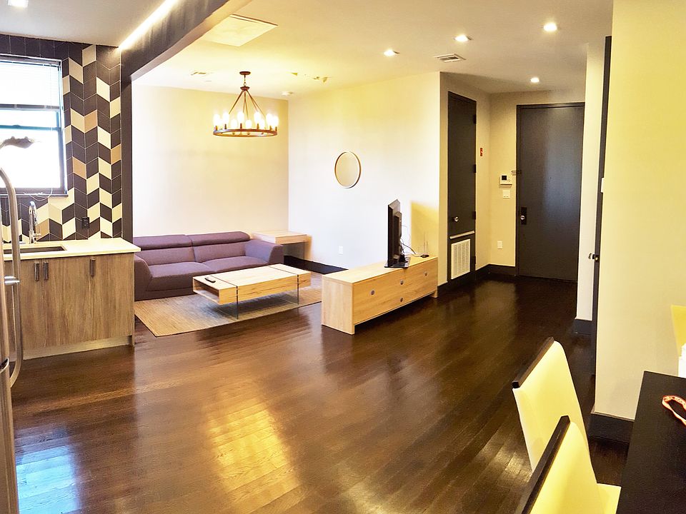 1st image of 1485 Gates Ave #5RE