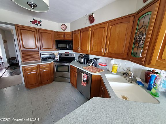 4th image of 23 Westminster Dr