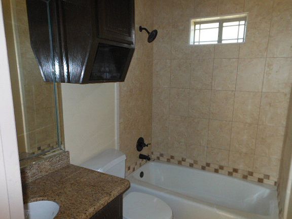 4th image of 4022 Largo Dr
