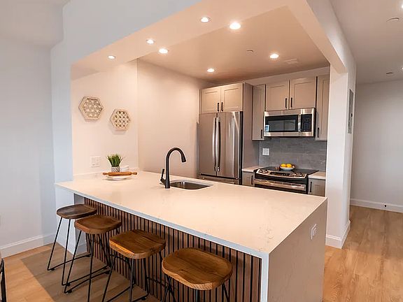 5th image of 3745 Riverdale Ave #1