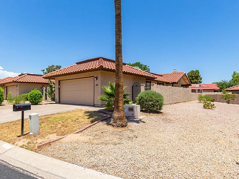 Front of Property - Sides to Common Area