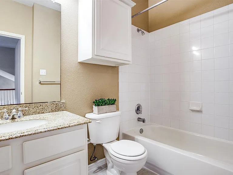 1402 Sunshine Dr — Photo 23